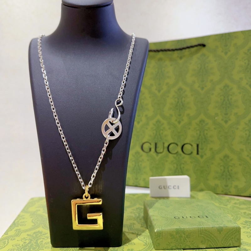 G*u*i necklaces